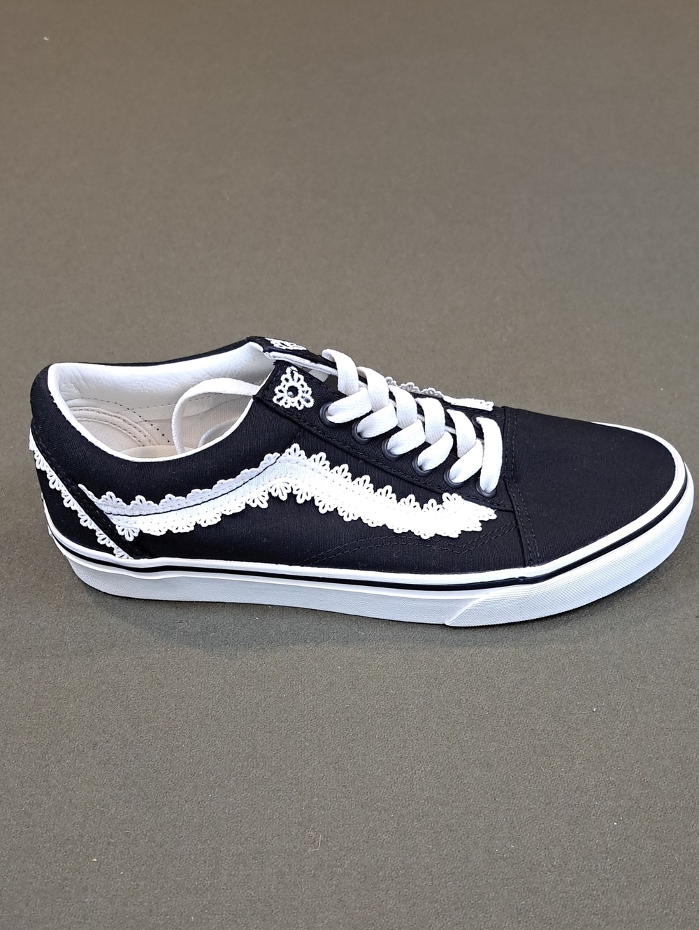 Vans Old Skool Chou Chou Skate Shoe - Color: Black/Marshmallow - Size: Women 9.5